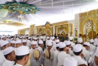 Jamaah berpakaian serba putih memadati Alun-Alun Purwodadi, Kabupaten Grobogan, Jawa Tengah menghadiri acara Grobogan Berzikir, Minggu (13/4/2025). (Dok. Protkompim Setda Grobogan/mediasapujagad.com)