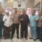 Waka Polres Grobogan Kompol Trisno Nugroho bersama panitia penyelenggara turnamen billiard Bupati Cup 2025 di Mapolres Grobogan, Jawa Tengah, Selasa (22 April 2025). (Dok. Mediasapujagad.com)