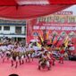 Salah satu peserta menampilkan tari kreasi dalam acara Parade Seni Budaya dalam rangka memperingati Hari Jadi ke-299 Kabupaten Grobogan di Alun-Alun Purwodadi, Kabupaten Grobogan, Jawa Tengah, Selasa (22/4/2025). (Dok. Mediasapujagad.com)