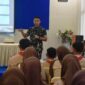 Dandim 0717/Grobogan Letkol Kav Barid Budi Susilo mensosialisasikan proses penerimaan prajurit TNI AD di SMK Negeri 1 Purwodadi, Kabupaten Grobogan, Jawa Tengah. (Dok Kodim 0717Grobogan/diswayjateng.id)