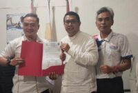 Muhammad Qanniexna (tengah) atau yang akrab disapa Mas Kenny terplih sebagai Ketua Squash Kabupaten Grobogan periode 2025-2029 dalam Muscab yang digelar di Aula KONI setempat, Sabtu (3 April 2025). (Dok. Squash Grobogan)