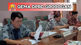 Anggota Komisi B DPRD Grobogan Sukanto (kiri) saat mengikuti rapat di Paripurna II. (dok/mediasapujagad.com)