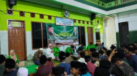 Ketua Dewan Syuro DPC PKB Grobogan, KH. Musyafa’ Zein saat memberikan pesan kepada kader PKB Grobogan dalam acara tasyakuran. (mediasapujagad.com/PCNU Grobogan)