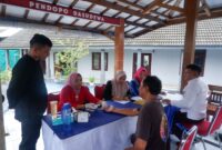 Pengunjung warga binaan menyempatkan diri cek kesehatan di Pendapa Basudewa Lapas Kelas IIB B Purwodadi. (mediasapujagad.com/Lapas Purwodadi)
