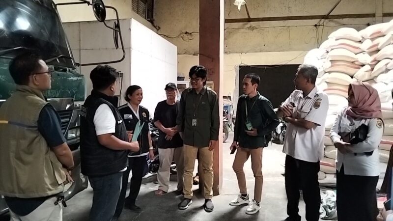 Tim Badan Pangan Nasional (Bapanas) sidak harga beras di salah satu Gudang Swasta Grobogan. (mediasapujagad.com/dok)