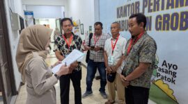 Petugas BPN Grobogan mengambil sumpah bagi pemohon pengganti sertifikat yang hilang. (mediasapujagad.com/dok)