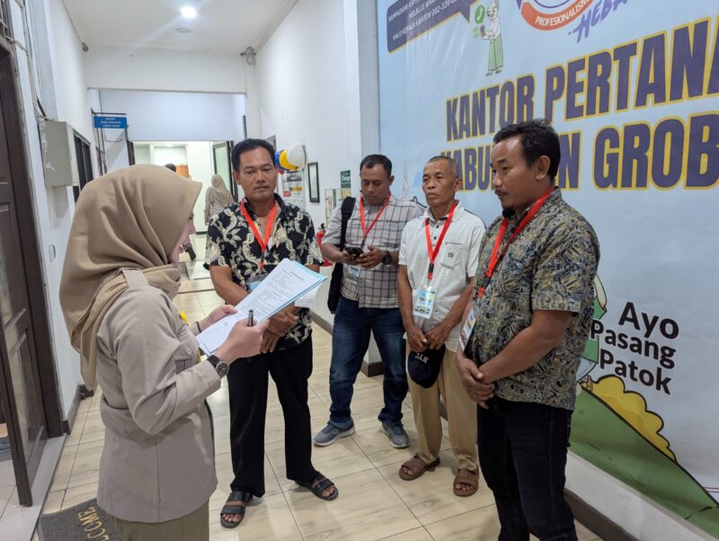 Petugas BPN Grobogan mengambil sumpah bagi pemohon pengganti sertifikat yang hilang. (mediasapujagad.com/dok)