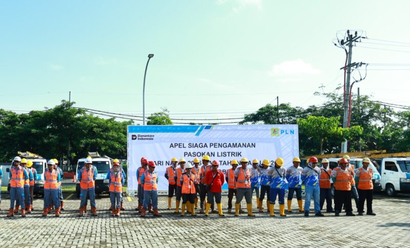 Sebanyak 291 personel PLN UP3 Grobogan saat mengikuti kesiapan petugas dan peralatan menyambut Natal 2025 dan Tahun Baru 2026. (mediasapujagad.com/dok)