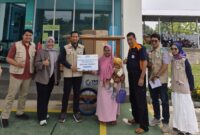 Yayasan Baitul Maal (YBM) PLN UP3 Grobogan memberikan bantuan usaha kepada enam muslimah tangguh guna meningkatkan kemandirian ekonomi masyarakat. (mediasapujagad.com/PLN UP3 Grobogan)