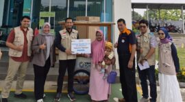 Yayasan Baitul Maal (YBM) PLN UP3 Grobogan memberikan bantuan usaha kepada enam muslimah tangguh guna meningkatkan kemandirian ekonomi masyarakat. (mediasapujagad.com/PLN UP3 Grobogan)