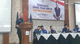 Pengurus Partai Nasdem Bidang Hukum Atang Irawan saat memberikan sambutan dalam acara sosialisasi empat pilar oleh Lestari Moerdijat. (mediasapujagad.com/dok)